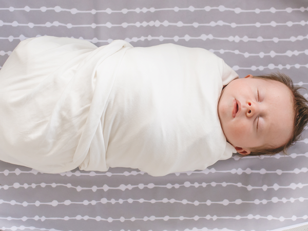 Baby sleeping in MamaRoo Sleep Bassinet