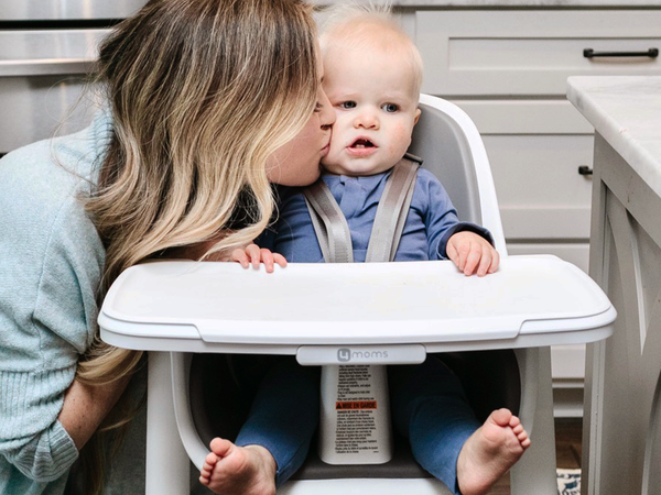 Woman kissing baby in 4moms Connect High Chair